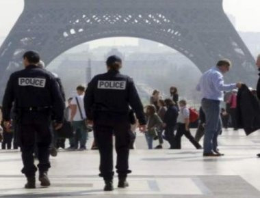 Γαλλία: Επτά τόνοι πυρομαχικών και χειροβομβίδων ανακαλύφθηκαν στο σπίτι του προέδρου «Μουσείου Ειρήνης»